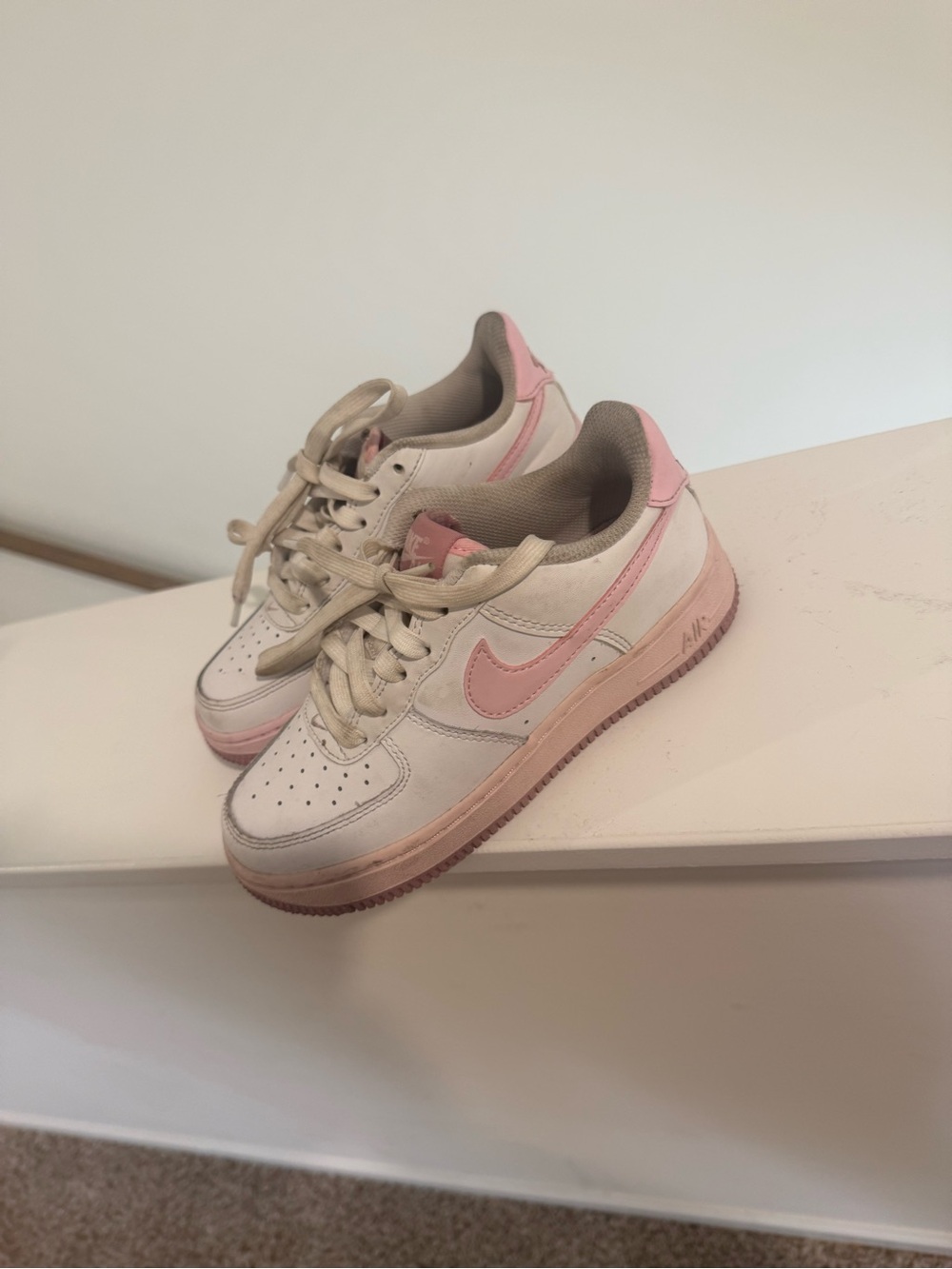 Nike Kids White and Pink Low-Top Sneakers